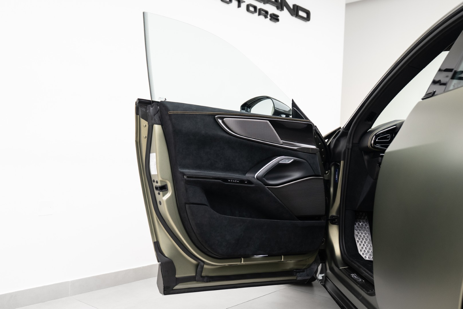 2024 FERRARI PUROSANGUE | GCC | FULL CARBON | MAIN DEALER WARRANTY  SERVICE | HIGH SPECS